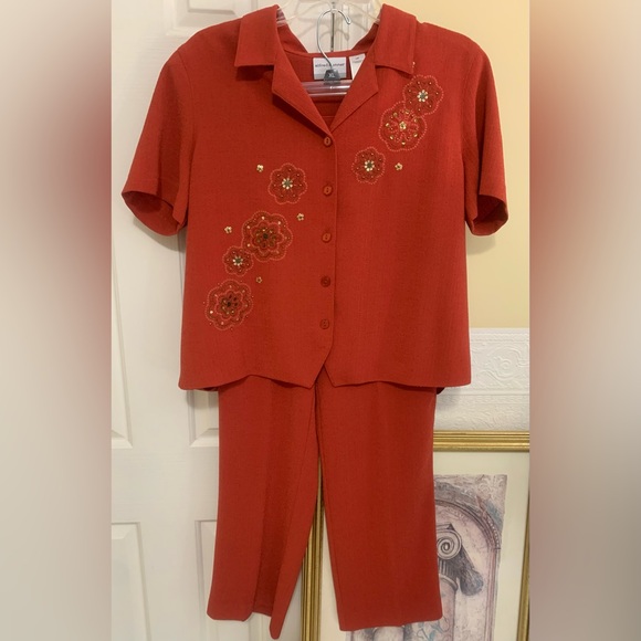 Vintage Alfred Dunner Pants Set Gold Embellished Short Sleeve Top Size 14 P - Picture 2 of 16
